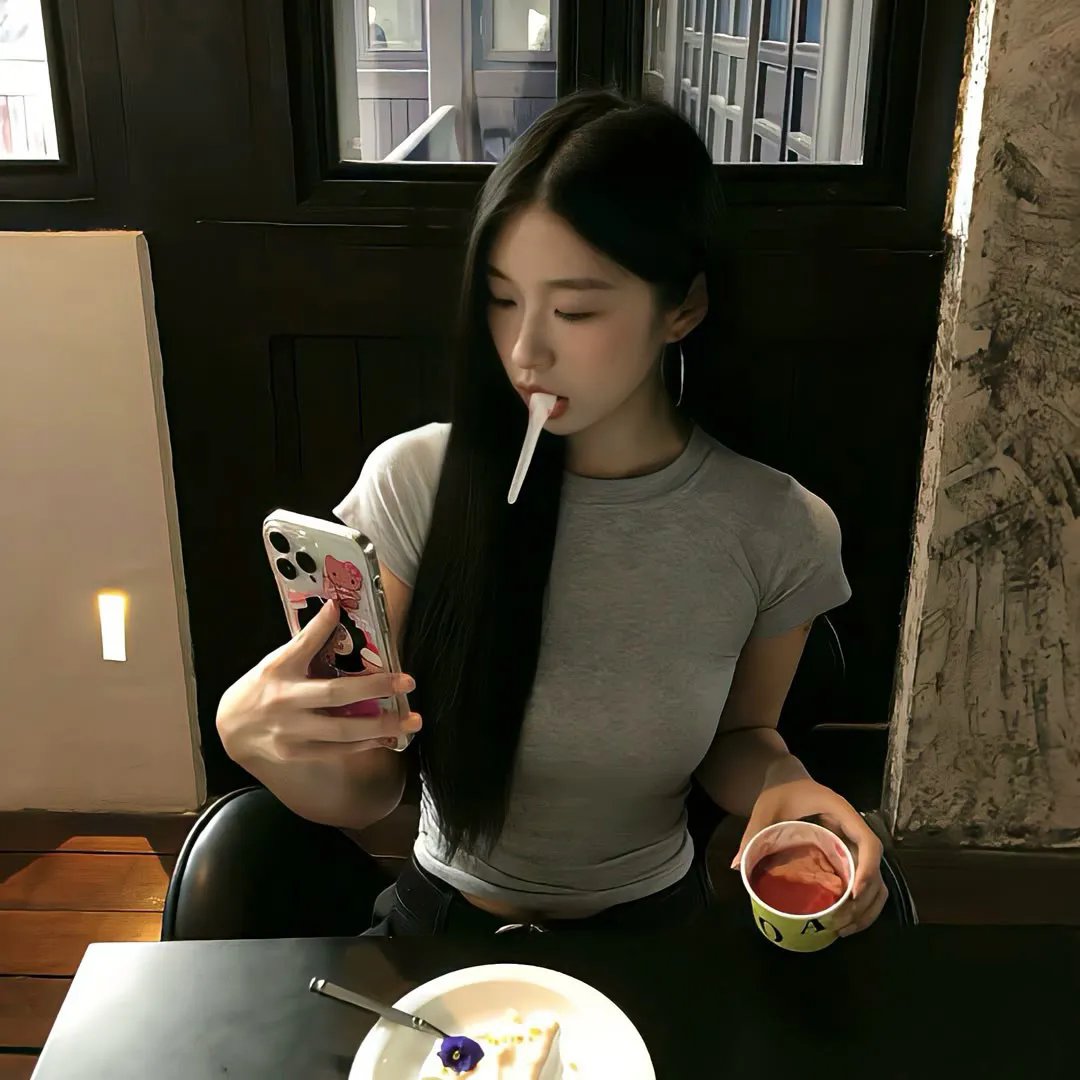 戴红头巾的女孩海报